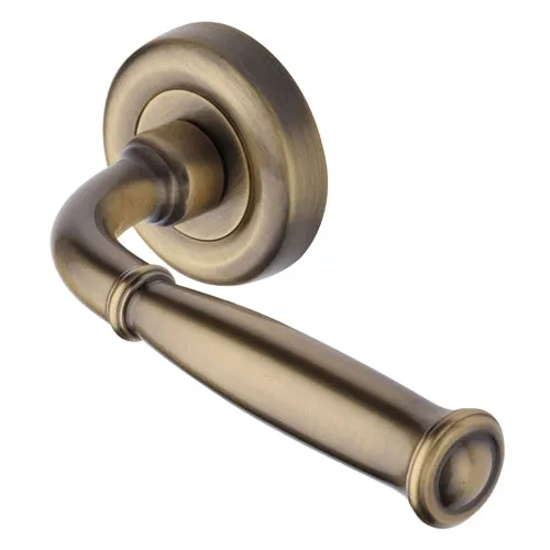 Lincoln Lever Handle on Sprung Round Rose